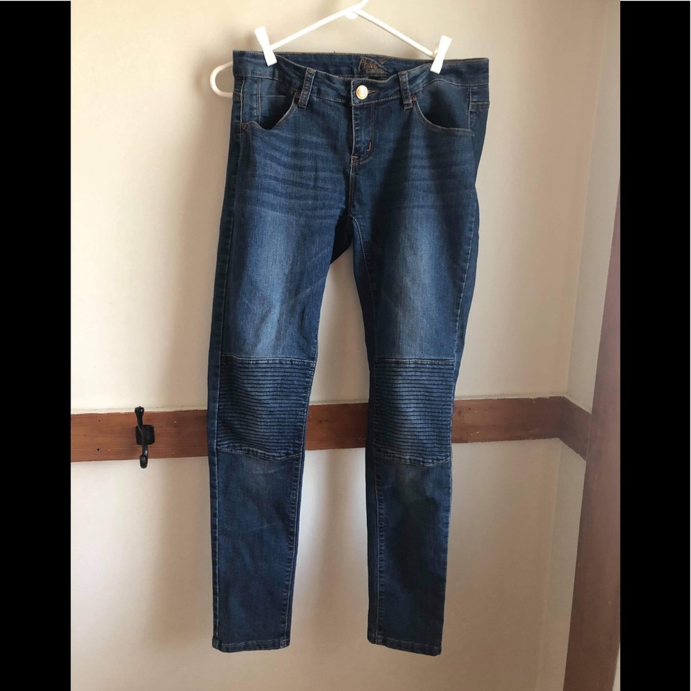 ChiQle | Blue denim skinny jean. Cute pattern. Size 9.